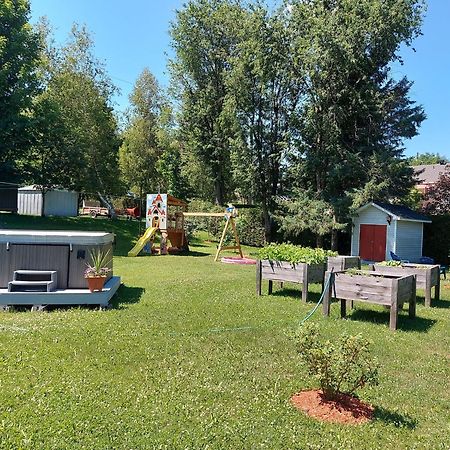 Gite Au P'Tit Bonheur B&B Coaticook Exterior foto